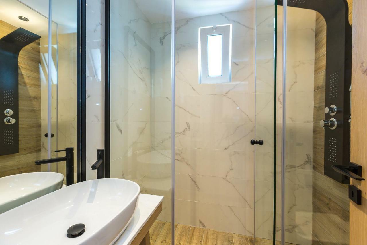Apart Otel Theros