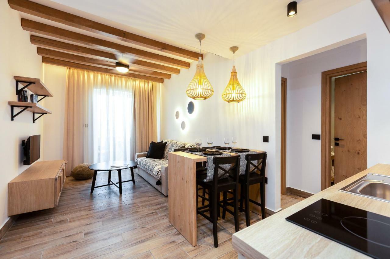 Theros Apart Otel